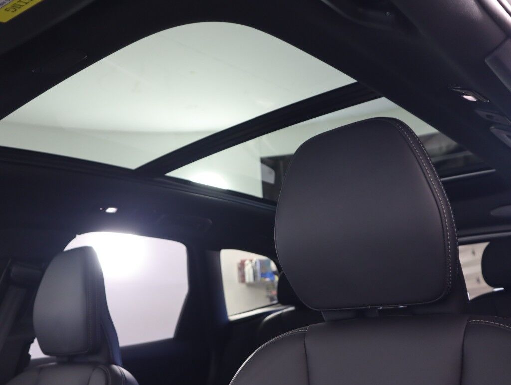 2024 Volvo XC60 Recharge Plug-In Hybrid T8 eAWD Ultimate Black Edition Maumee OH