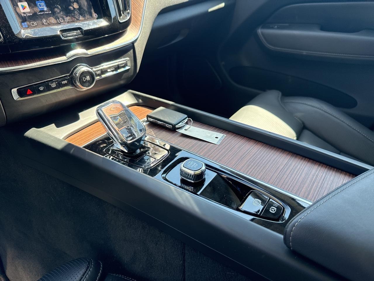 2024 Volvo XC60 Recharge Plug-In Hybrid Ultimate Bend OR