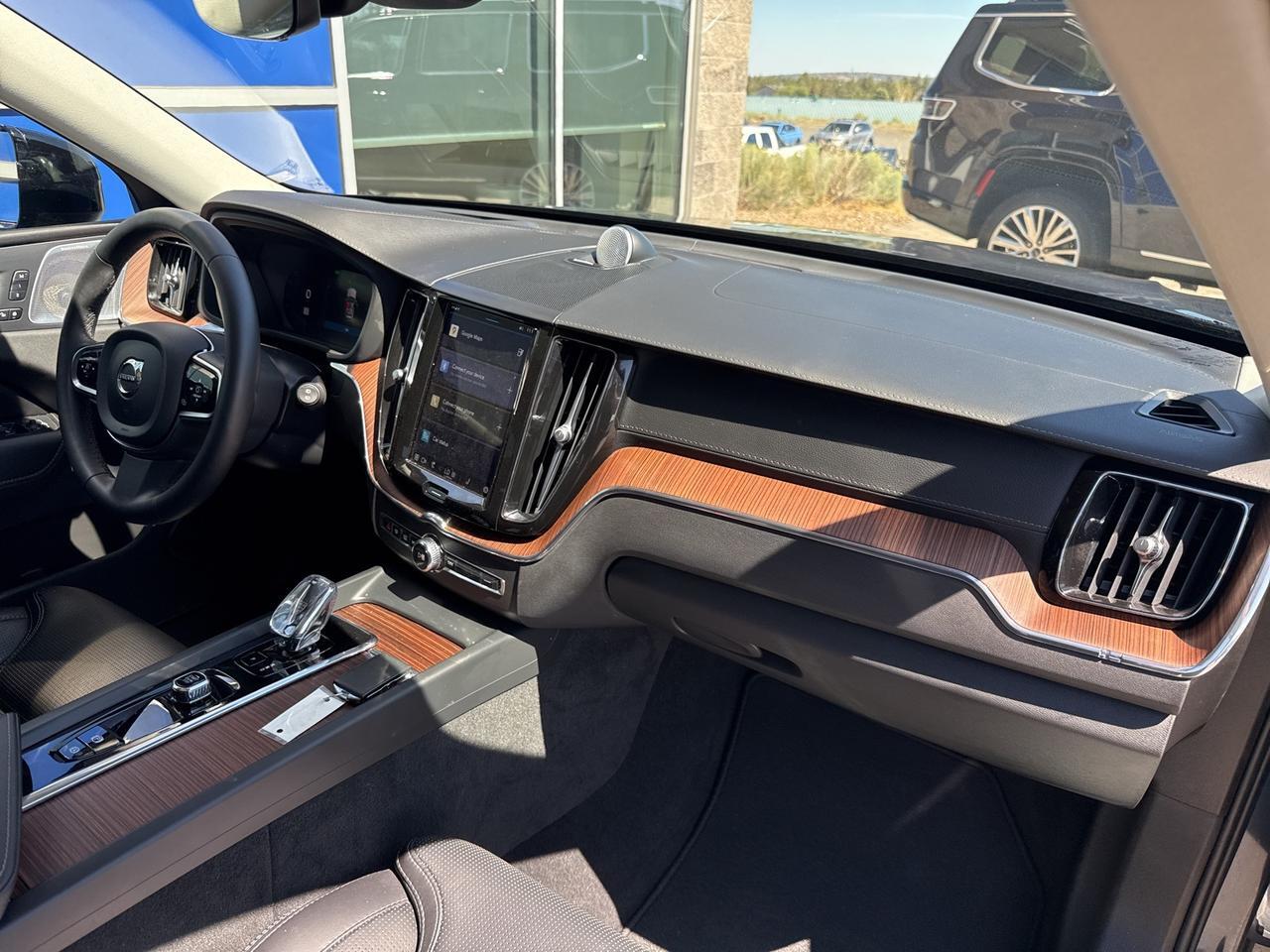 2024 Volvo XC60 Recharge Plug-In Hybrid Ultimate Bend OR