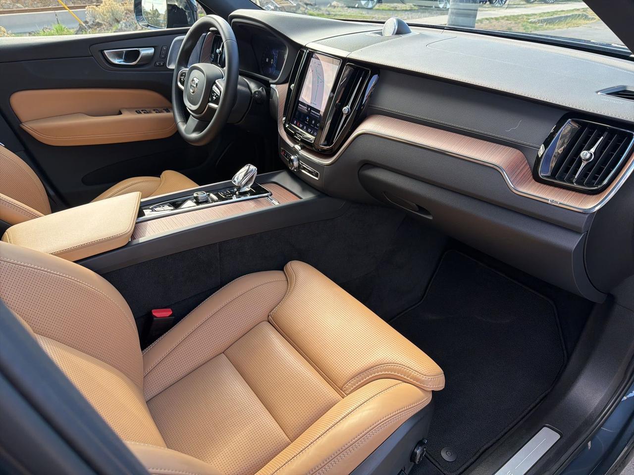 2024 Volvo XC60 Recharge Plug-In Hybrid Ultimate Bend OR