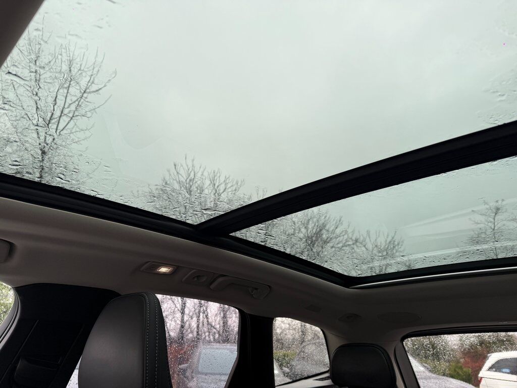 2024 Volvo XC60 Recharge Plug-In Hybrid Ultimate Hunt Valley MD