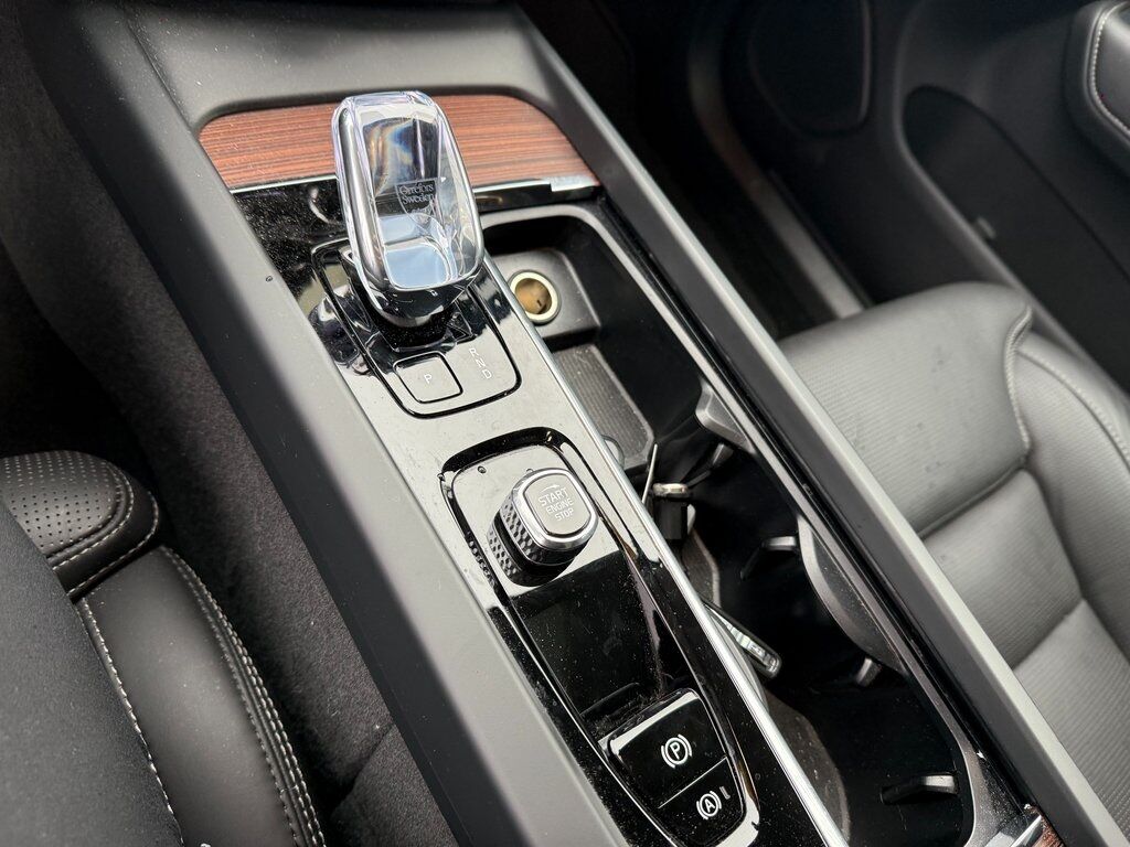 2024 Volvo XC60 Recharge Plug-In Hybrid Ultimate Hunt Valley MD