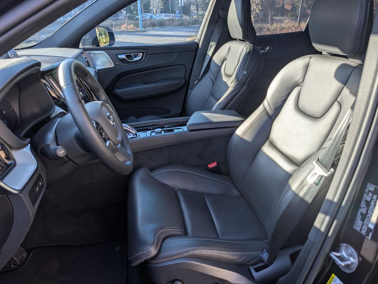 2024 Volvo XC60 Recharge T8 PHEV Hybrid ULTIMATE Black Edition | 455hp, Bowers & Wilkins Premium Audio & Air Suspension Portland OR