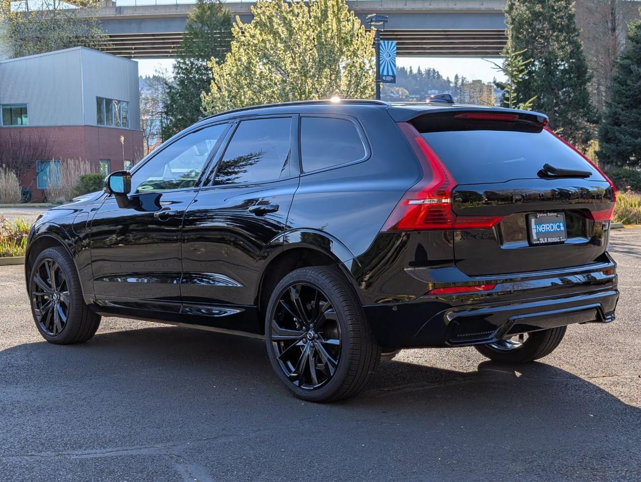 2024 Volvo XC60 Recharge T8 PHEV Hybrid ULTIMATE Black Edition | 455hp, Bowers & Wilkins Premium Audio & Air Suspension Portland OR