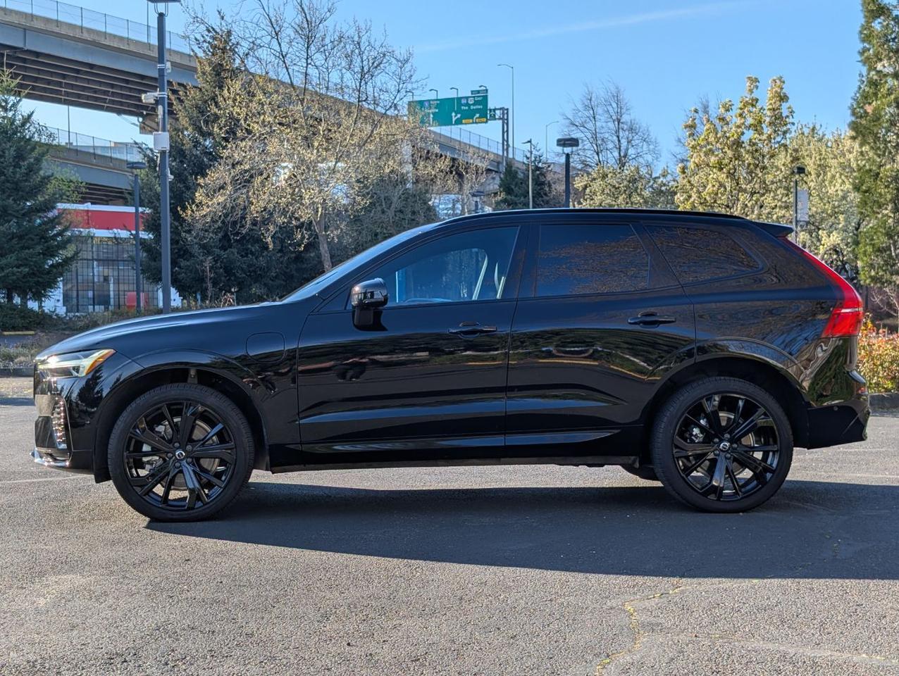 2024 Volvo XC60 Recharge T8 PHEV Hybrid ULTIMATE Black Edition | 455hp, Bowers & Wilkins Premium Audio & Air Suspension Portland OR