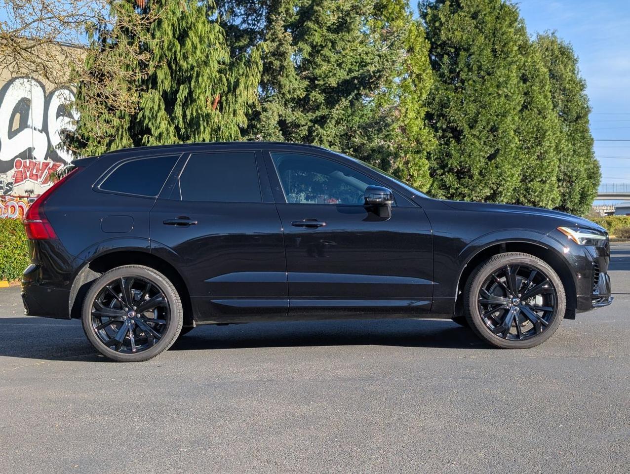 2024 Volvo XC60 Recharge T8 PHEV Hybrid ULTIMATE Black Edition | 455hp, Bowers & Wilkins Premium Audio & Air Suspension Portland OR