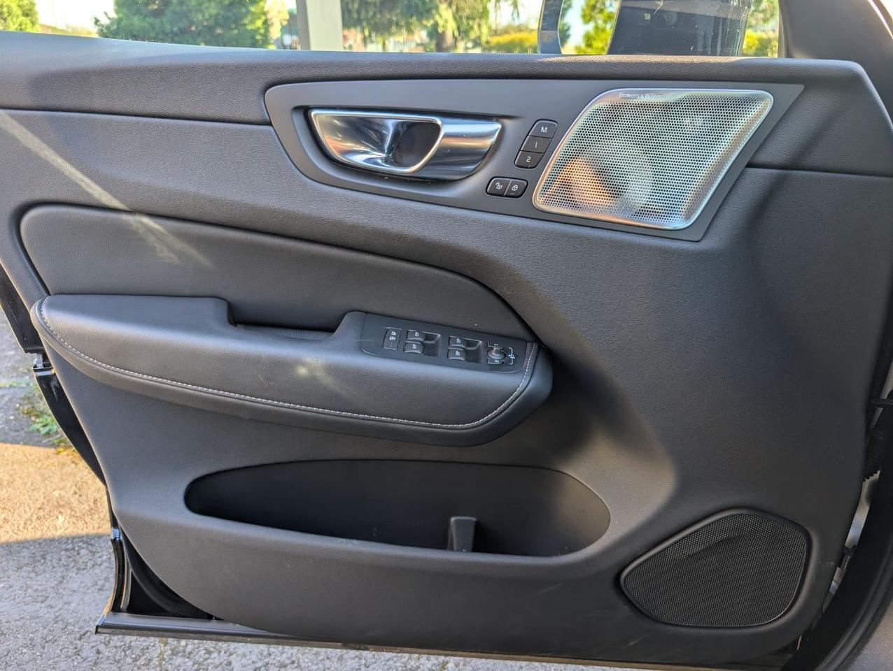 2024 Volvo XC60 Recharge T8 PHEV Hybrid ULTIMATE Black Edition | Bowers &amp; Wilkins Premium Audio Portland OR