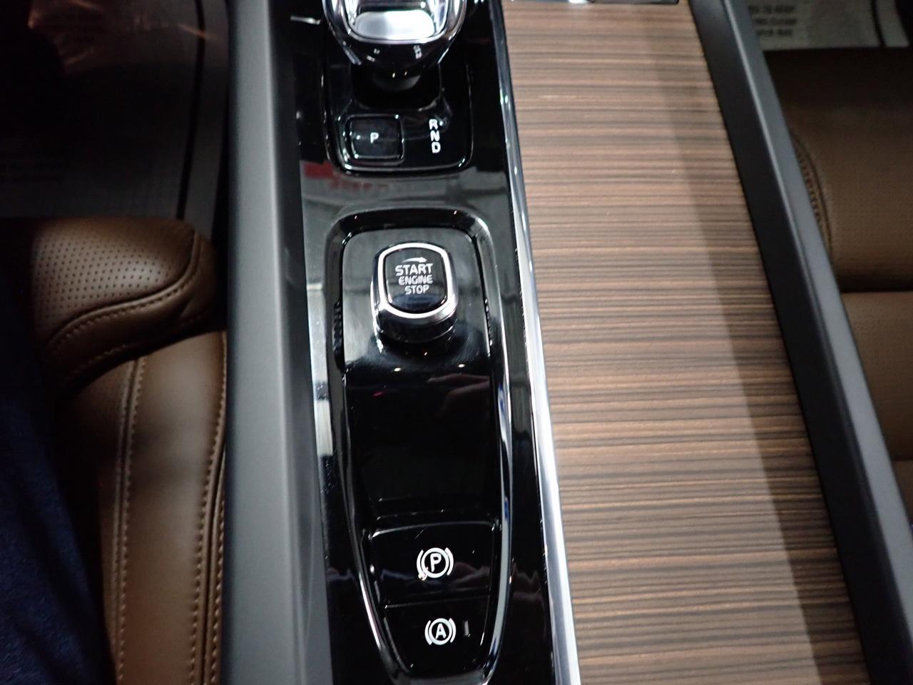 2024 Volvo XC60 Recharge Ultimate Dark Theme LEATHER SUNROOF *HYBRID* AWD Listowel ON