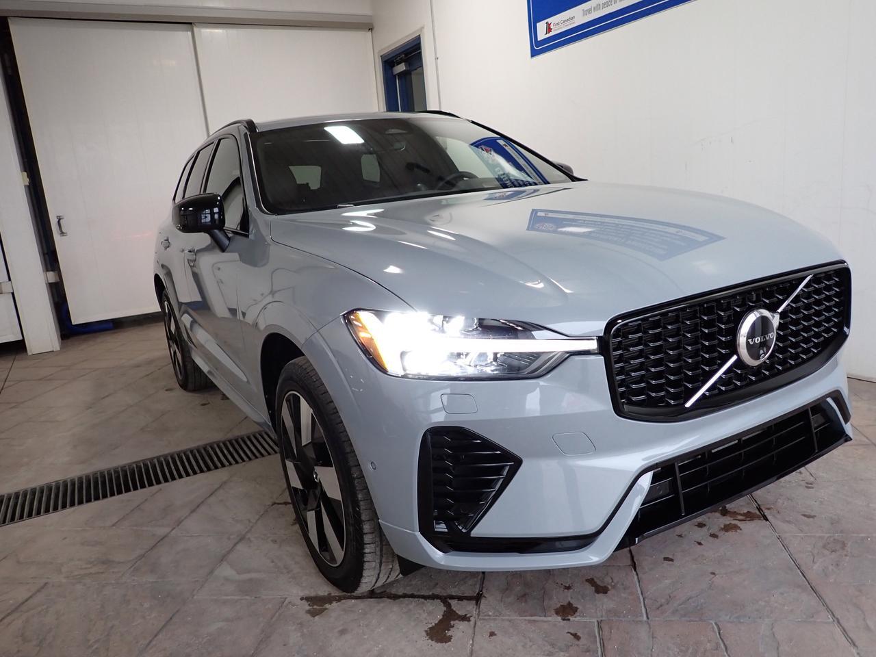 2024 Volvo XC60 Recharge Ultimate Dark Theme LEATHER SUNROOF *HYBRID* AWD