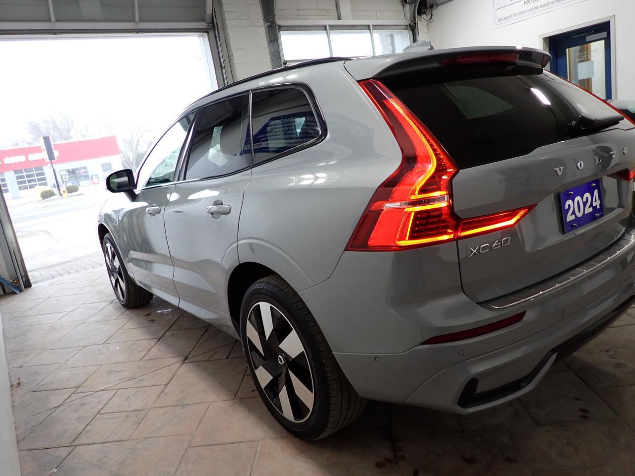 2024 Volvo XC60 Recharge Ultimate Dark Theme LEATHER SUNROOF *HYBRID* AWD Listowel ON