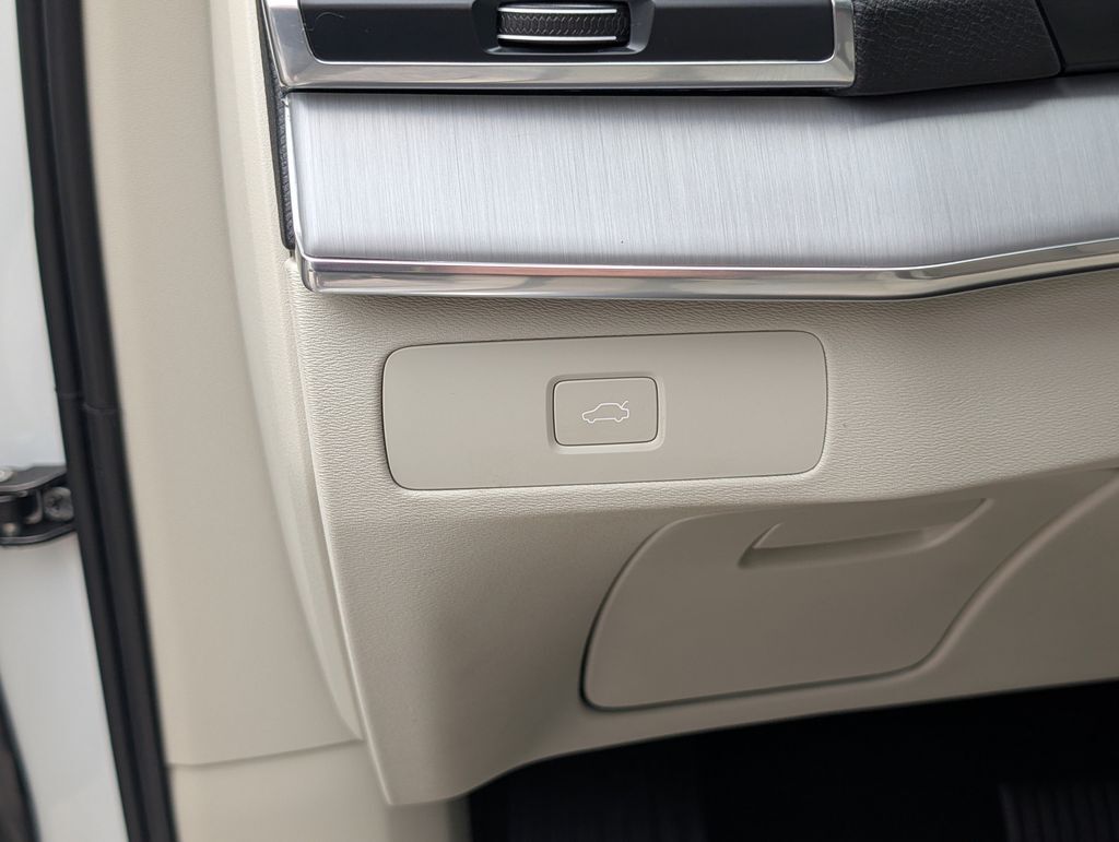 2024 Volvo XC90 B5 Core Hunt Valley MD