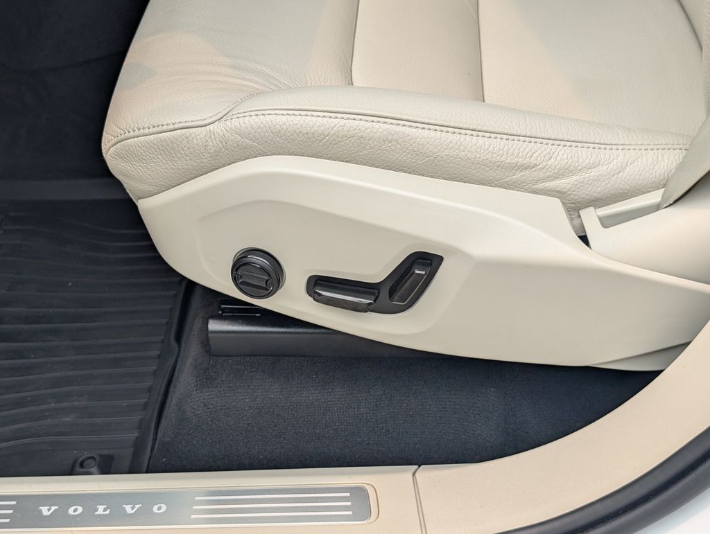 2024 Volvo XC90 B5 Core Hunt Valley MD