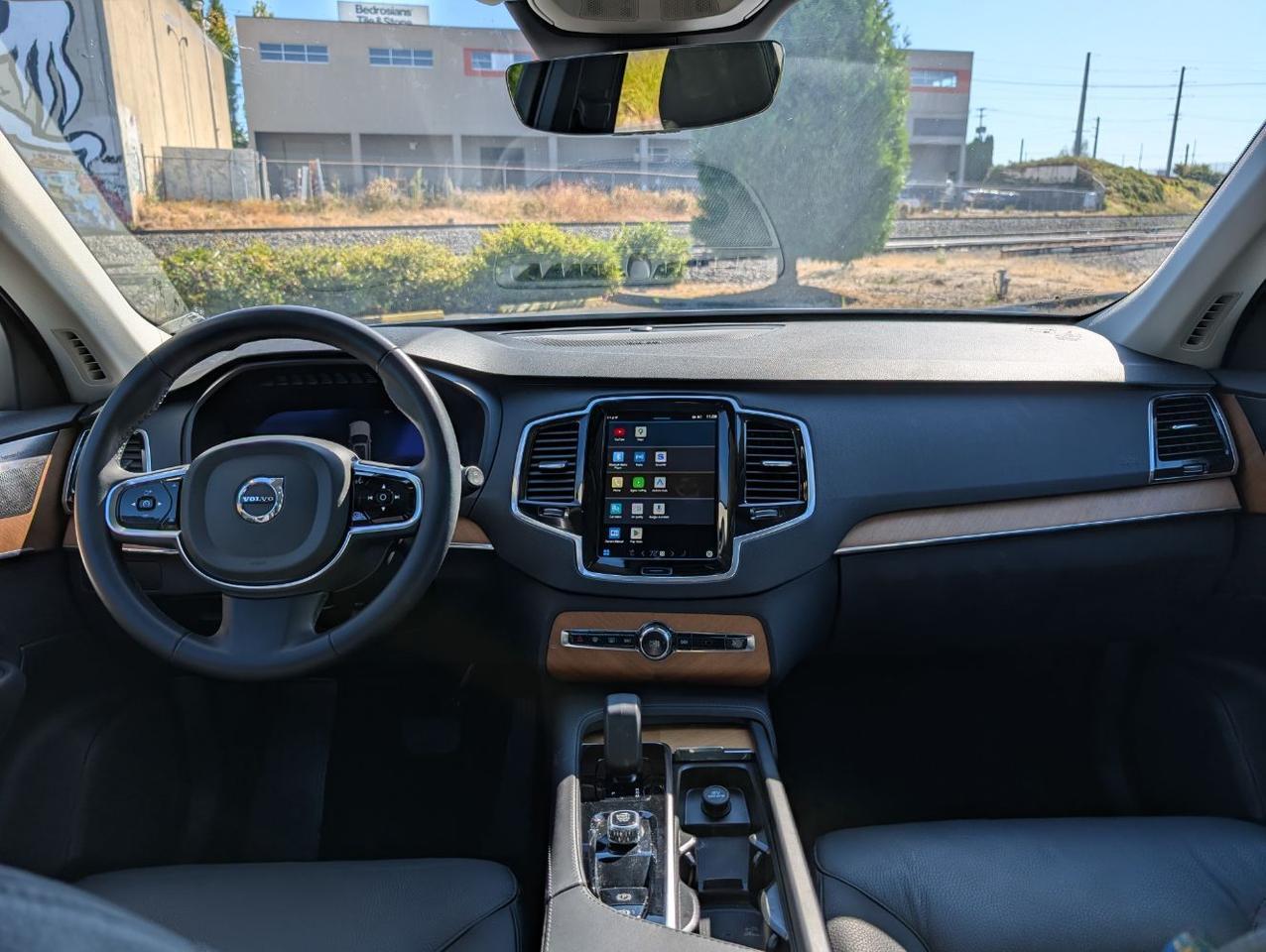 2024 Volvo XC90 B6 AWD Hybrid PLUS center Walk w/Harman Kardon, Pilot Assist, 360 Cam, 4 Heated Seats & Wheel Portland OR