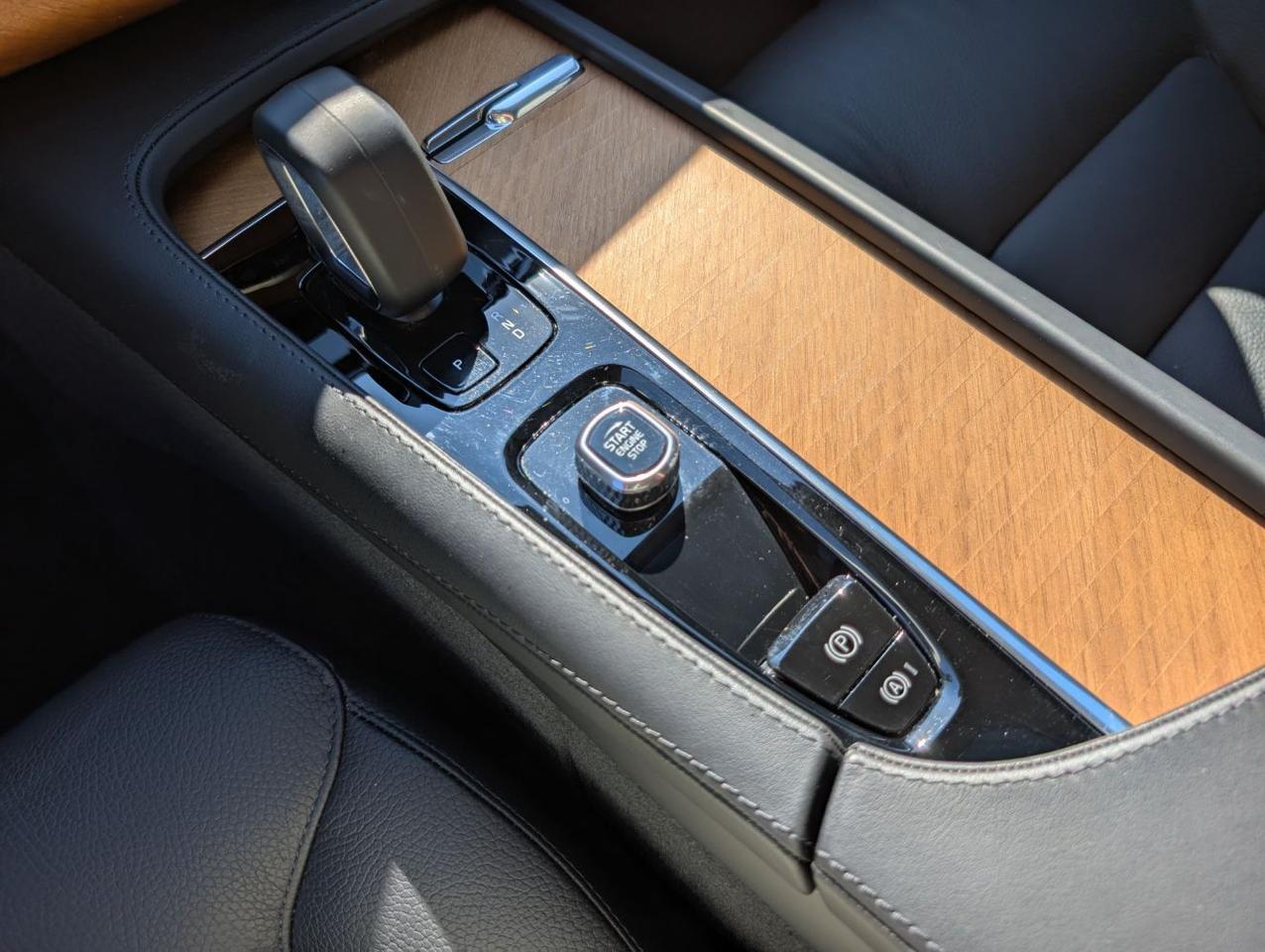 2024 Volvo XC90 B6 AWD Hybrid PLUS center Walk w/Harman Kardon, Pilot Assist, 360 Cam, 4 Heated Seats & Wheel Portland OR