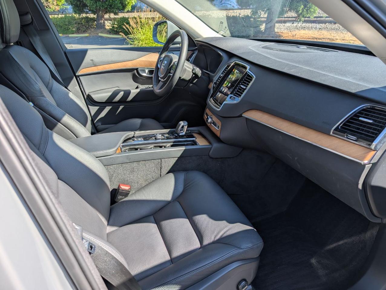2024 Volvo XC90 B6 AWD Hybrid PLUS center Walk w/Harman Kardon, Pilot Assist, 360 Cam, 4 Heated Seats & Wheel Portland OR