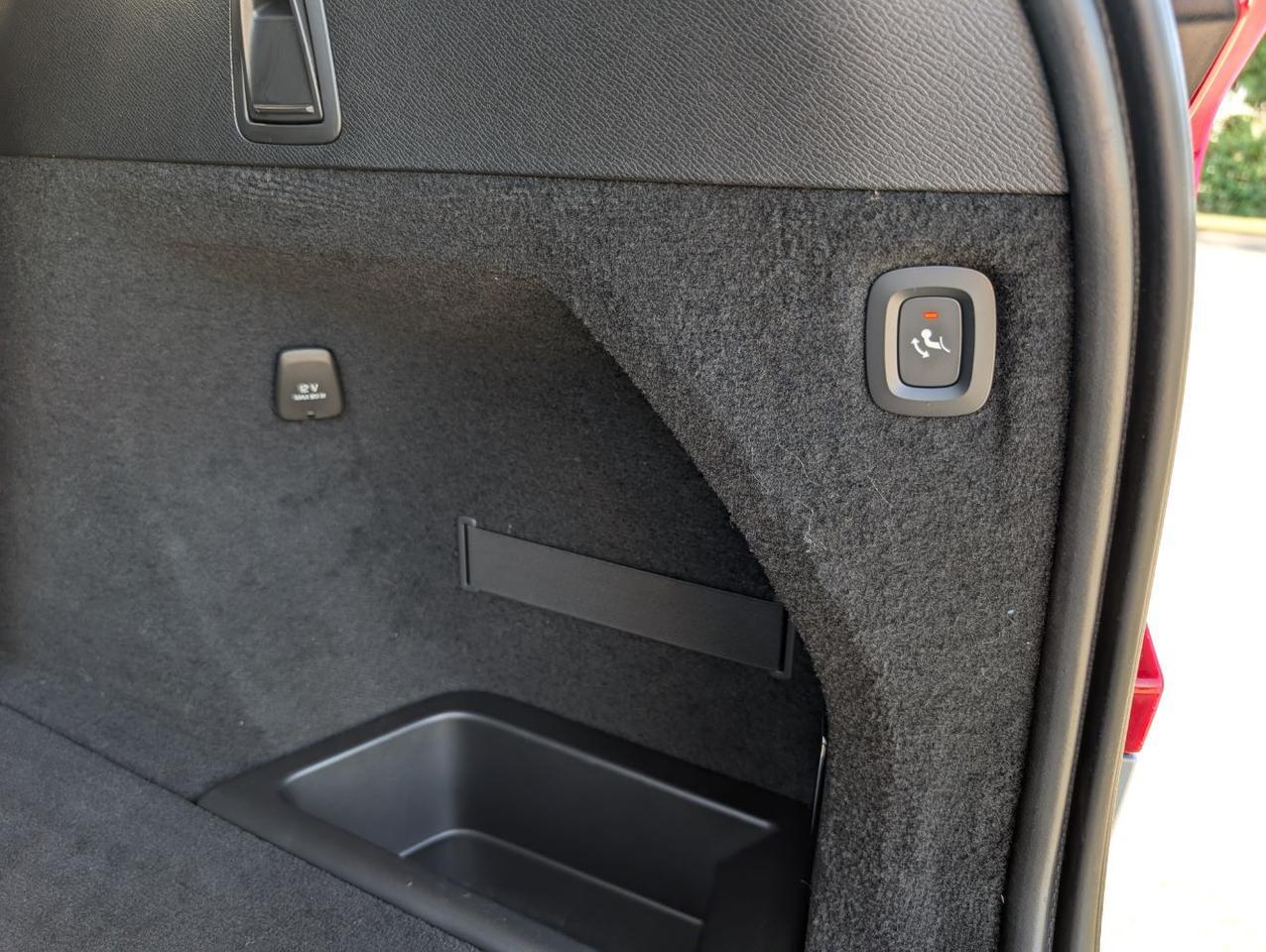 2024 Volvo XC90 B6 AWD Hybrid PLUS center Walk w/Harman Kardon, Pilot Assist, 360 Cam, 4 Heated Seats & Wheel Portland OR