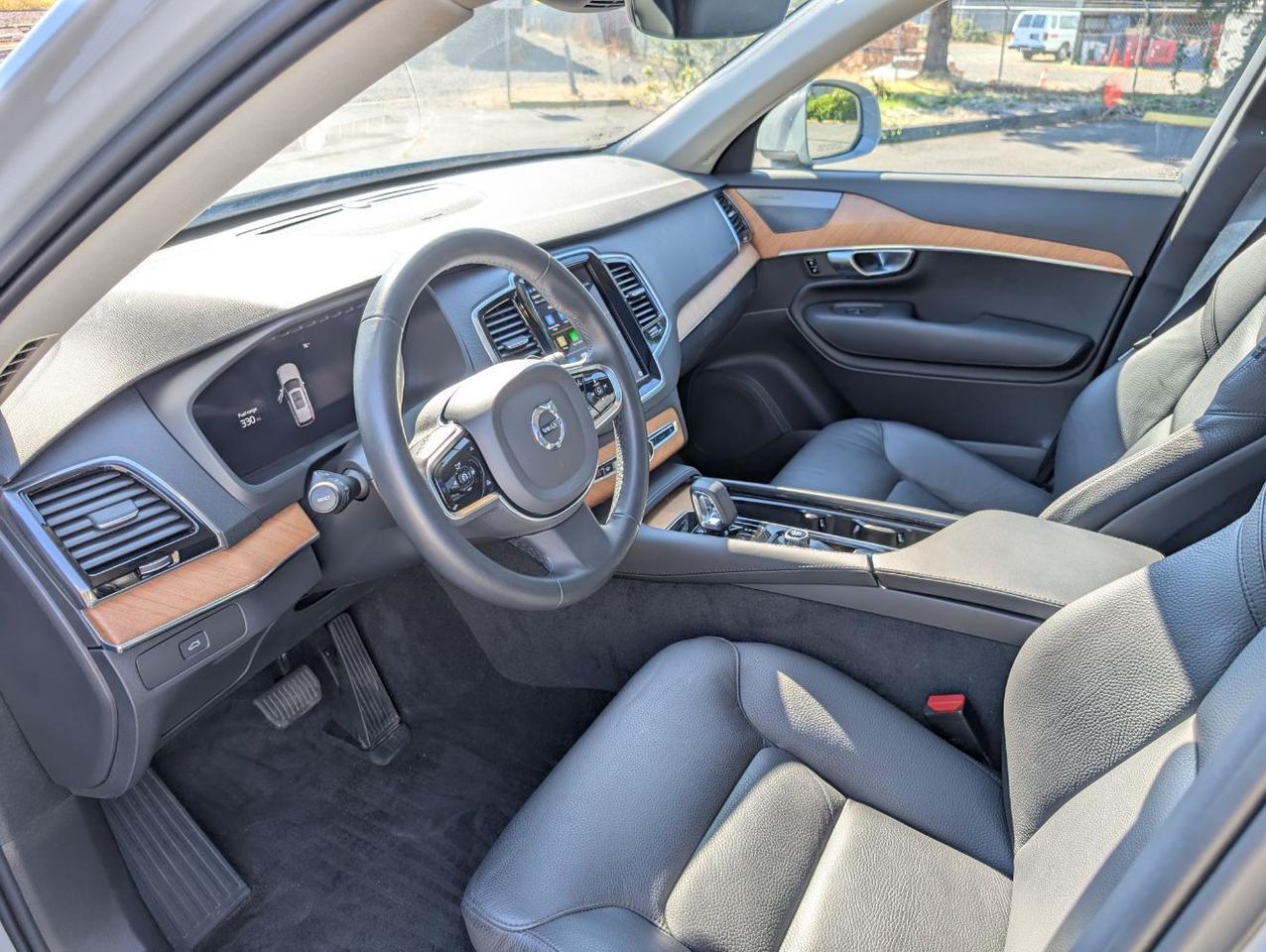 2024 Volvo XC90 B6 AWD Hybrid PLUS center Walk w/Harman Kardon, Pilot Assist, 360 Cam, 4 Heated Seats & Wheel Portland OR