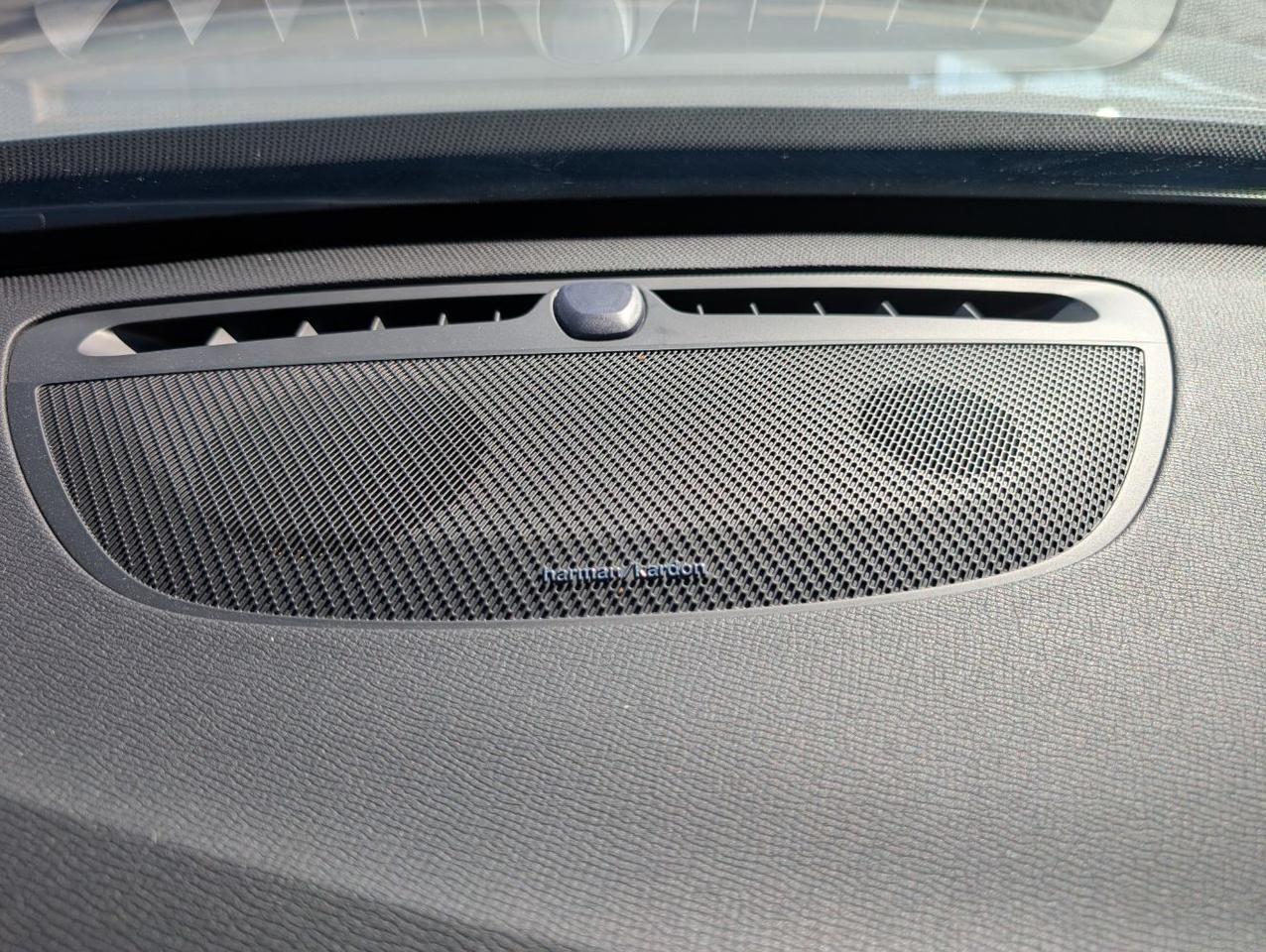 2024 Volvo XC90 B6 AWD Hybrid PLUS center Walk w/Harman Kardon, Pilot Assist, 360 Cam, 4 Heated Seats & Wheel Portland OR