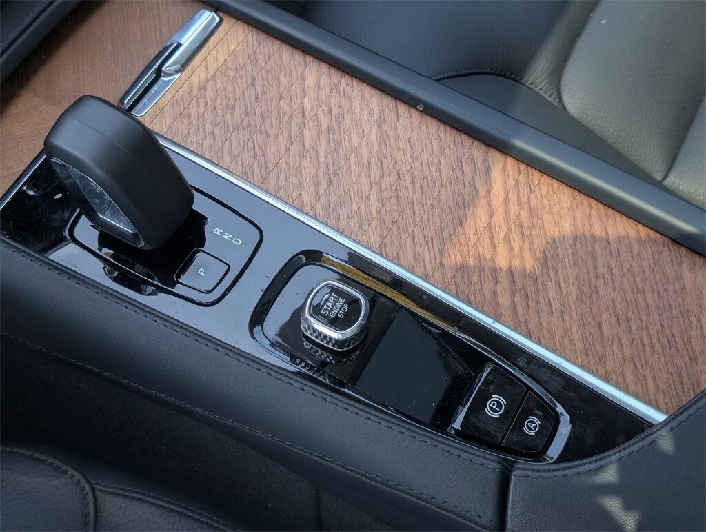 2024 Volvo XC90 B6 Plus Bright Theme 6-Seater Hunt Valley MD