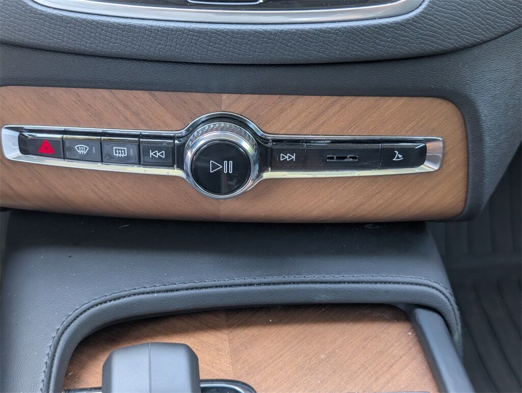 2024 Volvo XC90 B6 Plus Bright Theme 6-Seater Hunt Valley MD