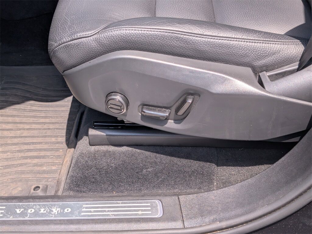 2024 Volvo XC90 B6 Plus Bright Theme 6-Seater Hunt Valley MD