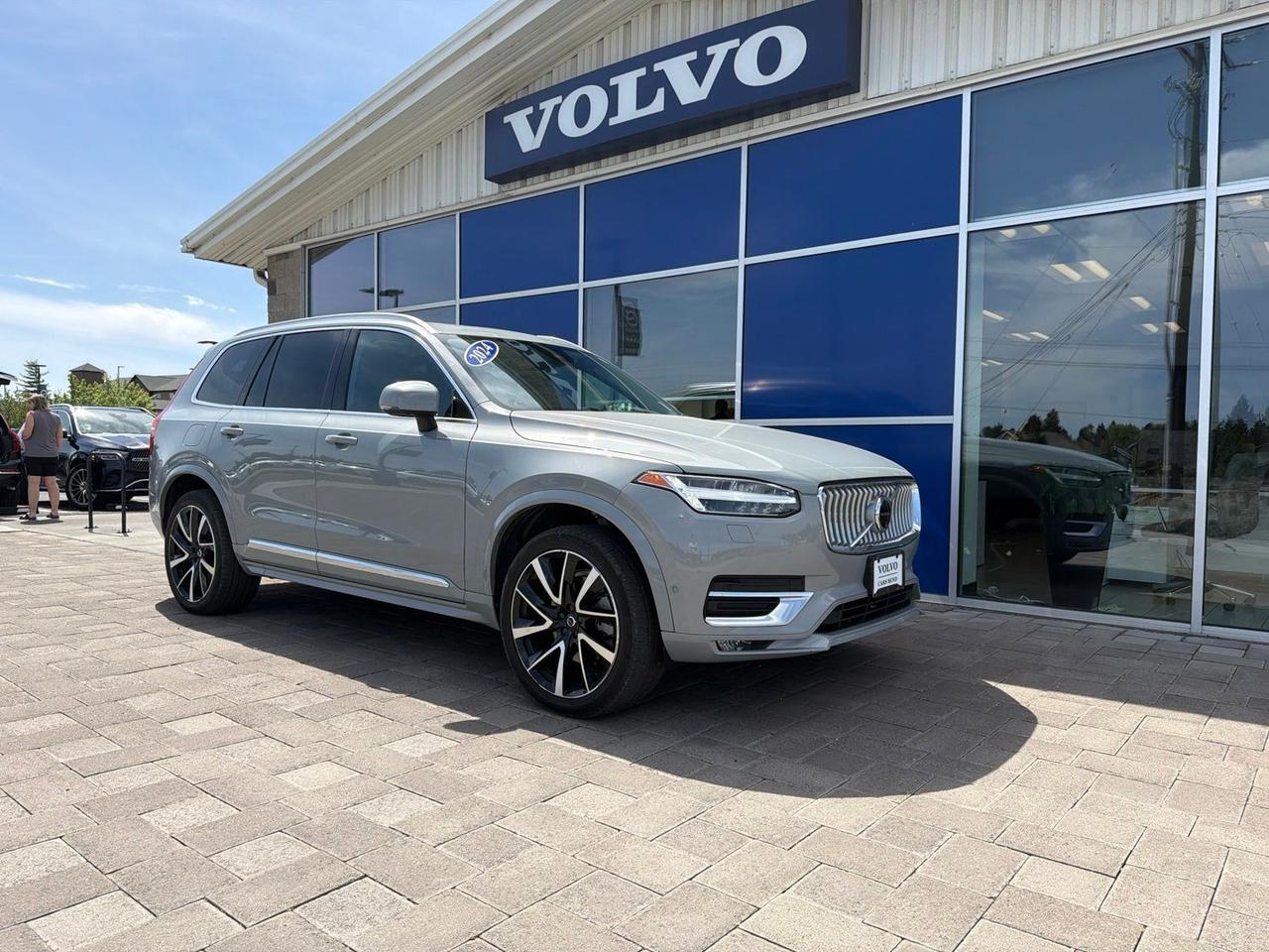 2024 Volvo XC90 B6 Plus Bright Theme