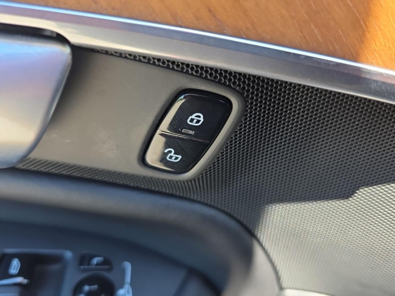 2024 Volvo XC90 B6 Plus Bright Theme Glen Burnie MD