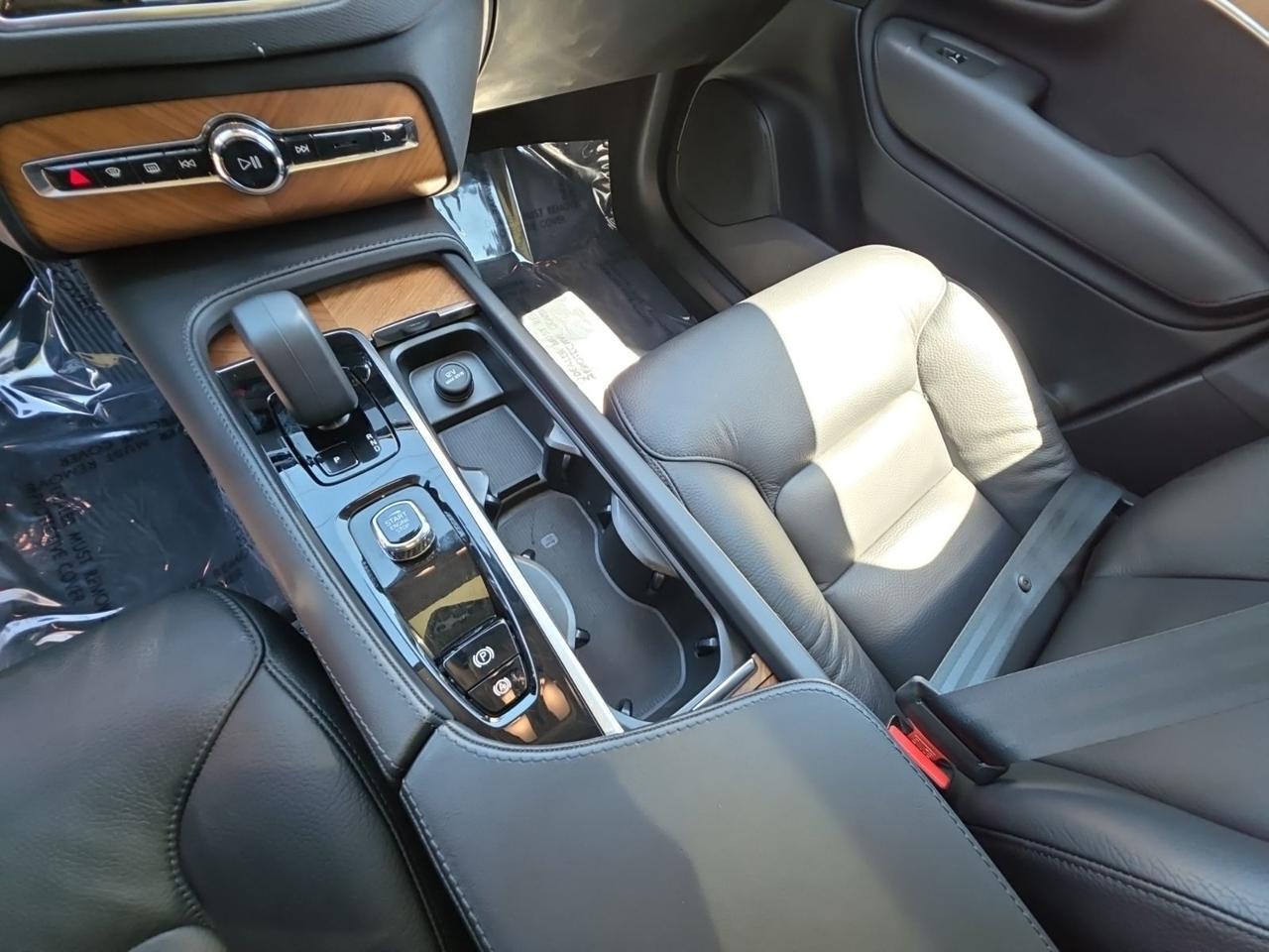 2024 Volvo XC90 B6 Plus Bright Theme Glen Burnie MD