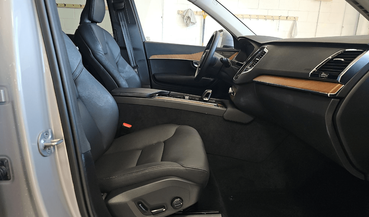 2024 Volvo XC90 Plus Bright Theme Knoxville TN