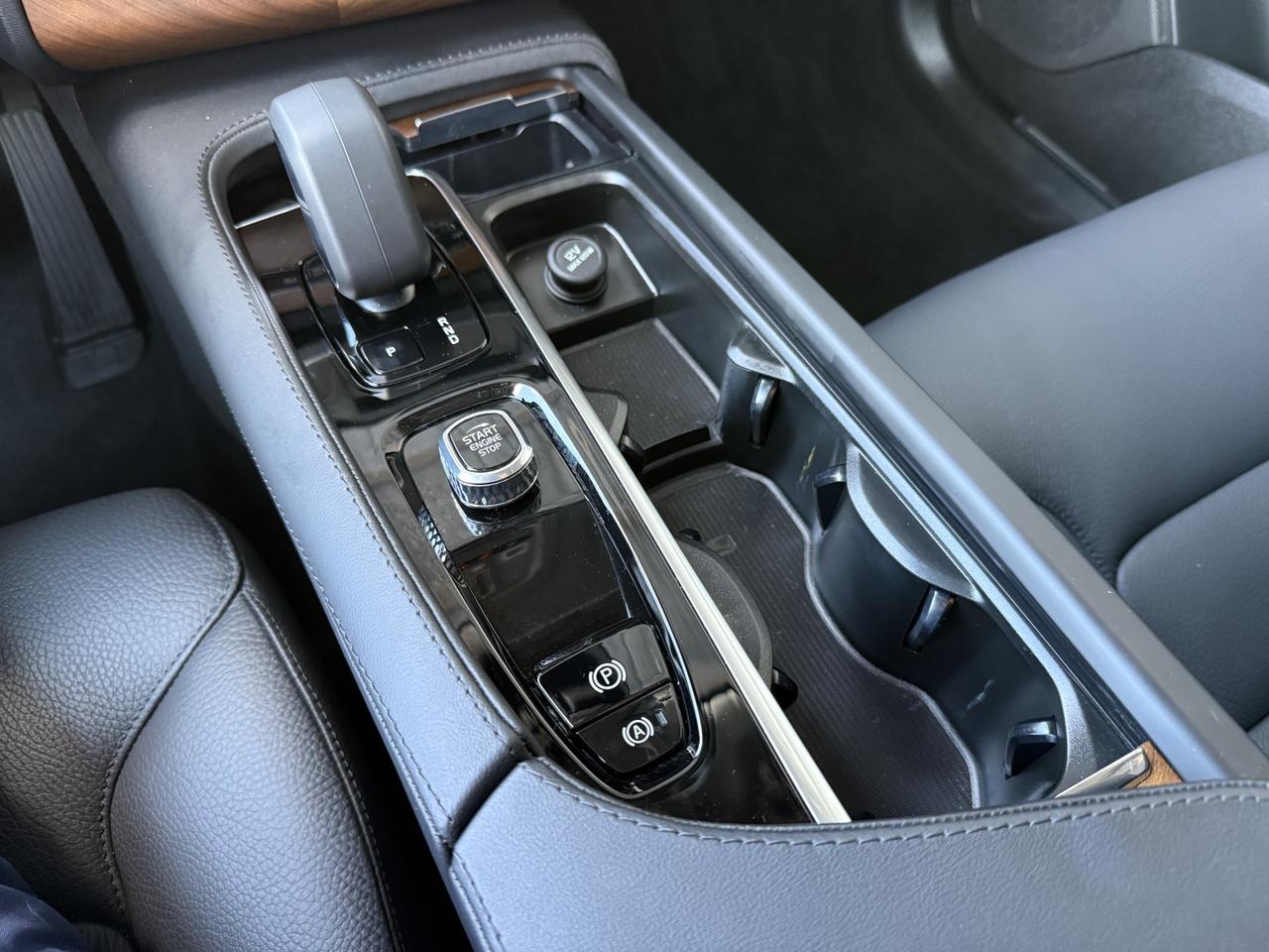 2024 Volvo XC90 Plus Bright Theme Knoxville TN