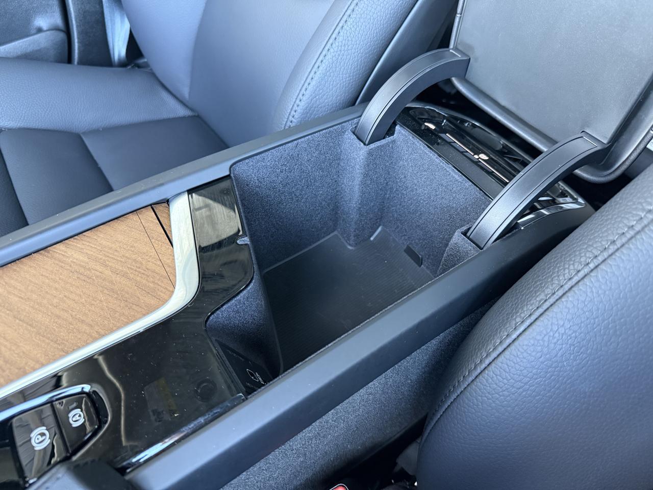 2024 Volvo XC90 Plus Bright Theme Knoxville TN