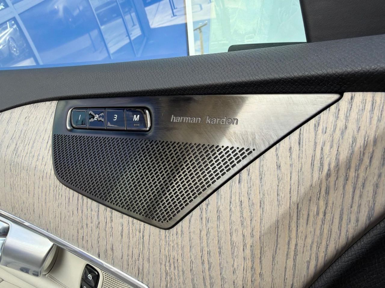 2024 Volvo XC90 Recharge Plug-In Hybrid T8 Plus Bright Theme 7 Passenger Bend OR