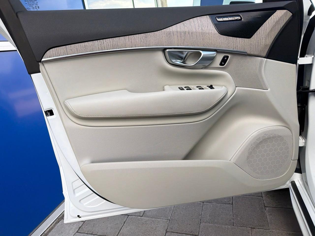 2024 Volvo XC90 Recharge Plug-In Hybrid T8 Plus Bright Theme 7 Passenger Bend OR
