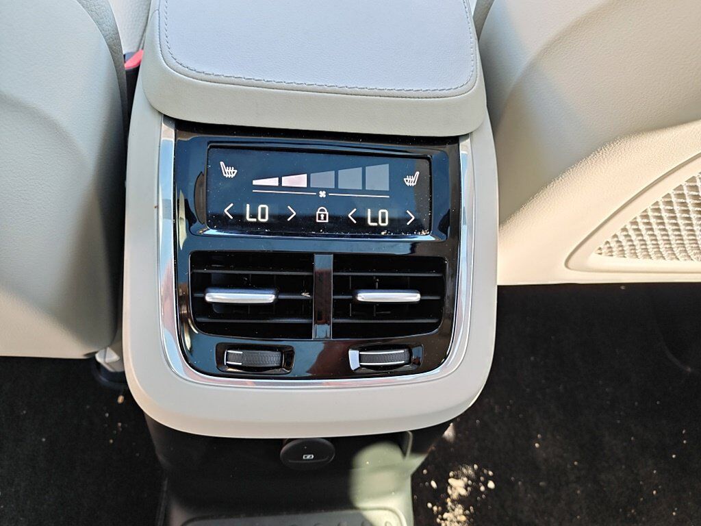 2024 Volvo XC90 Recharge Plug-In Hybrid T8 Plus Bright Theme 7 Passenger Hunt Valley MD