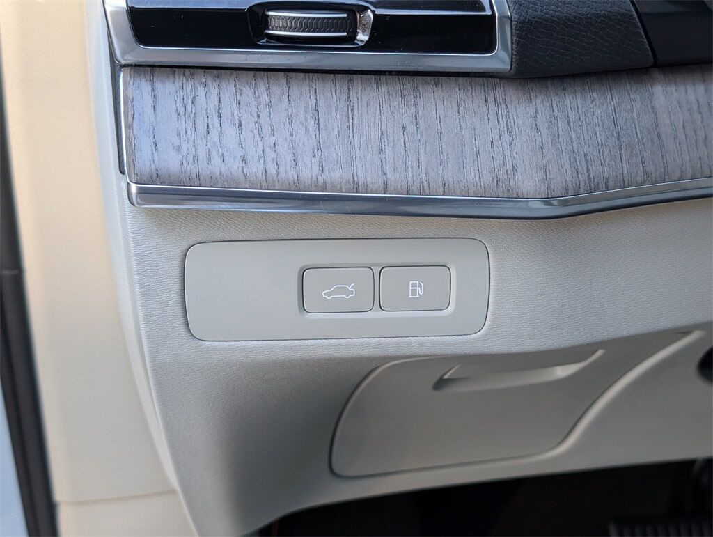 2024 Volvo XC90 Recharge Plug-In Hybrid T8 Plus Bright Theme 7 Passenger Hunt Valley MD
