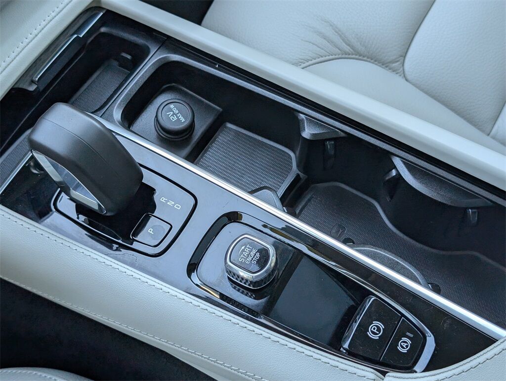 2024 Volvo XC90 Recharge Plug-In Hybrid T8 Plus Bright Theme 7 Passenger Hunt Valley MD