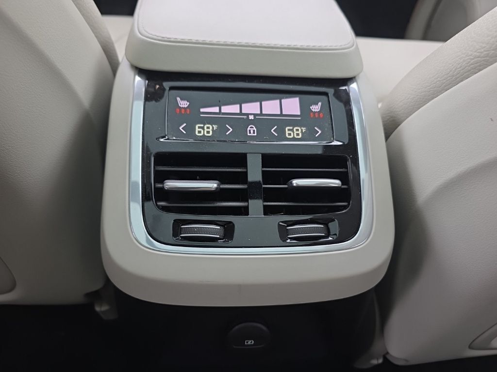 2024 Volvo XC90 Recharge Plug-In Hybrid T8 Plus Bright Theme 7 Passenger Hunt Valley MD