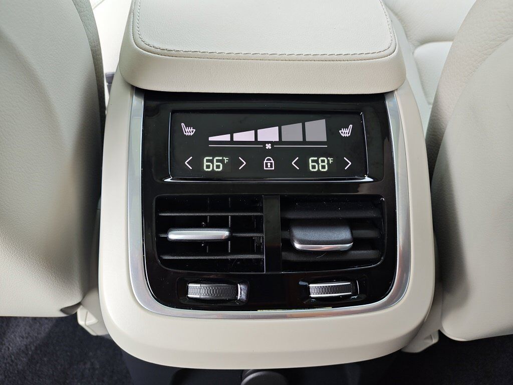 2024 Volvo XC90 Recharge Plug-In Hybrid T8 Plus Bright Theme 7 Passenger Hunt Valley MD