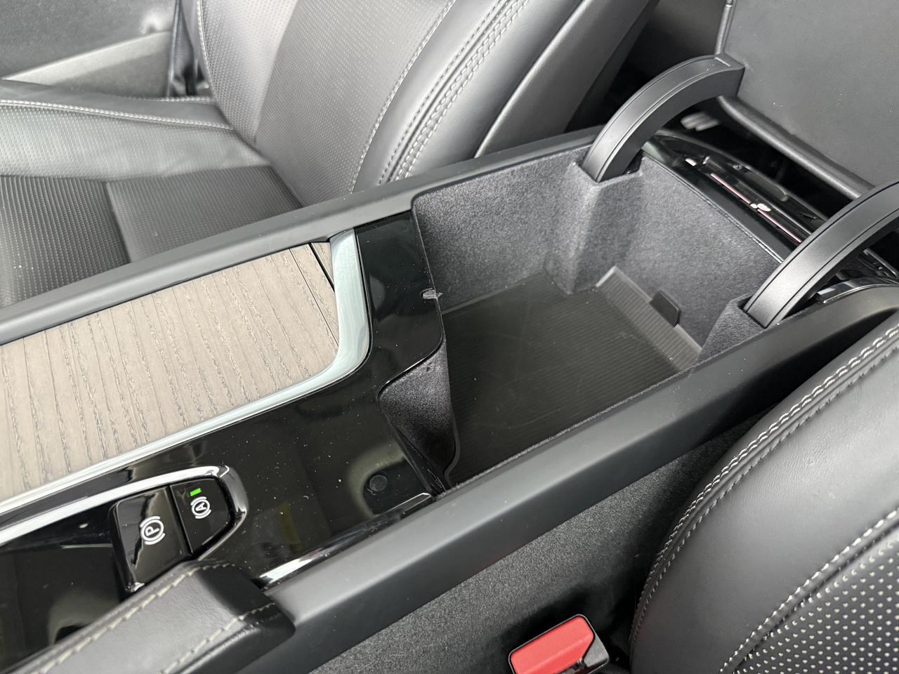 2024 Volvo XC90 Recharge Plug-In Hybrid Ultimate Bright Theme Knoxville TN