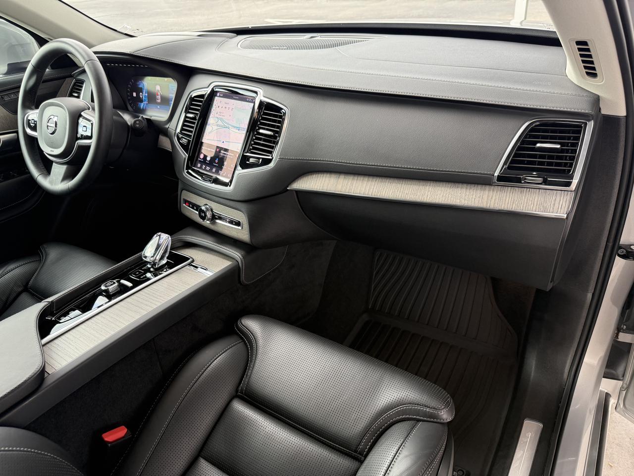 2024 Volvo XC90 Recharge Plug-In Hybrid Ultimate Bright Theme Knoxville TN