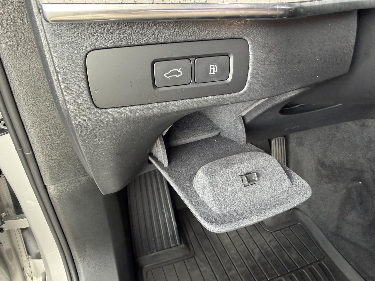 2024 Volvo XC90 Recharge Plug-In Hybrid Ultimate Bright Theme Knoxville TN