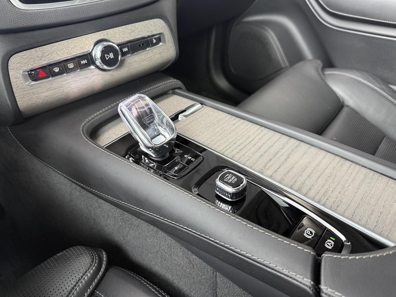 2024 Volvo XC90 Recharge Plug-In Hybrid Ultimate Bright Theme Knoxville TN