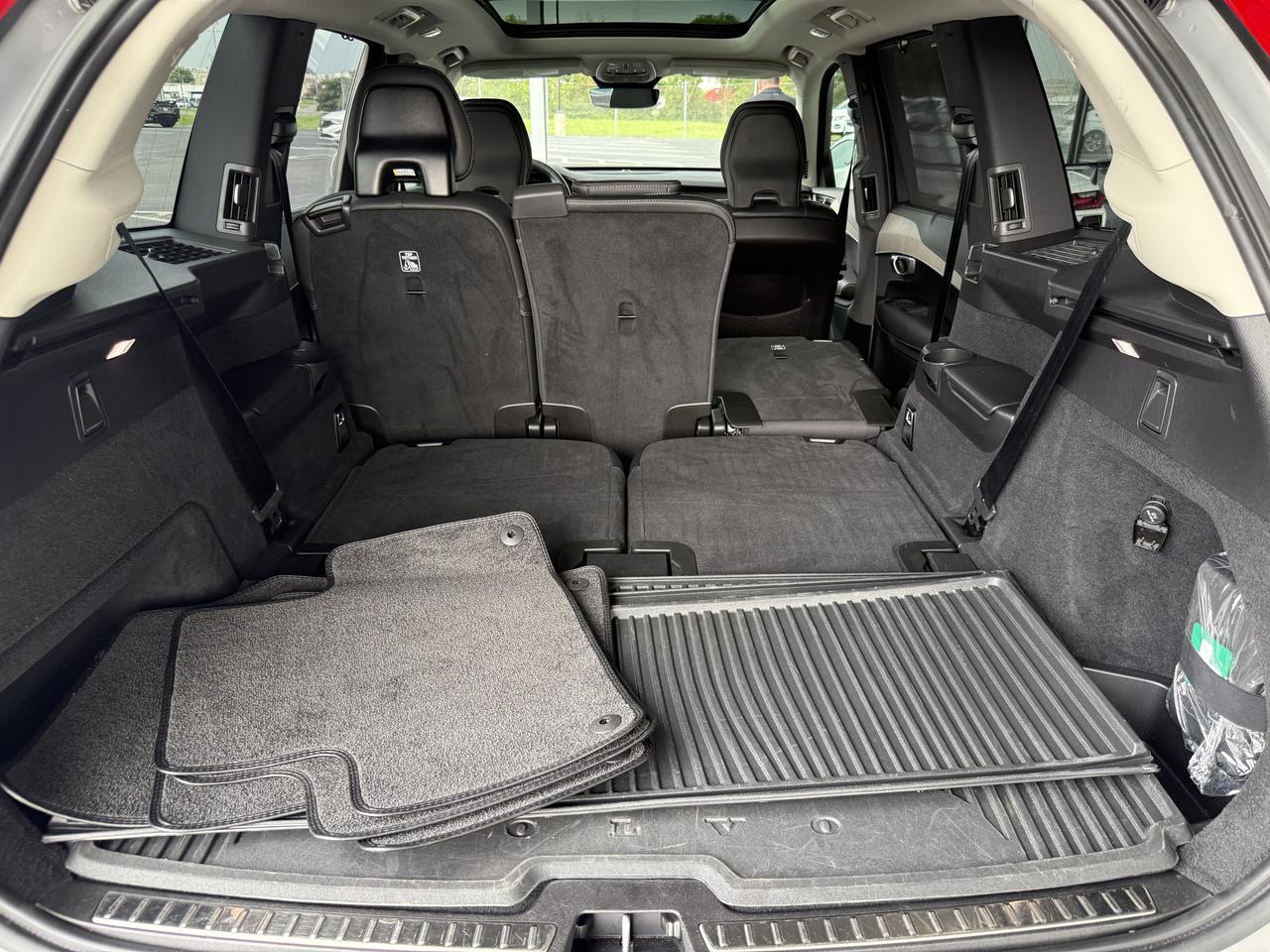 2024 Volvo XC90 Recharge Plug-In Hybrid Ultimate Bright Theme Knoxville TN