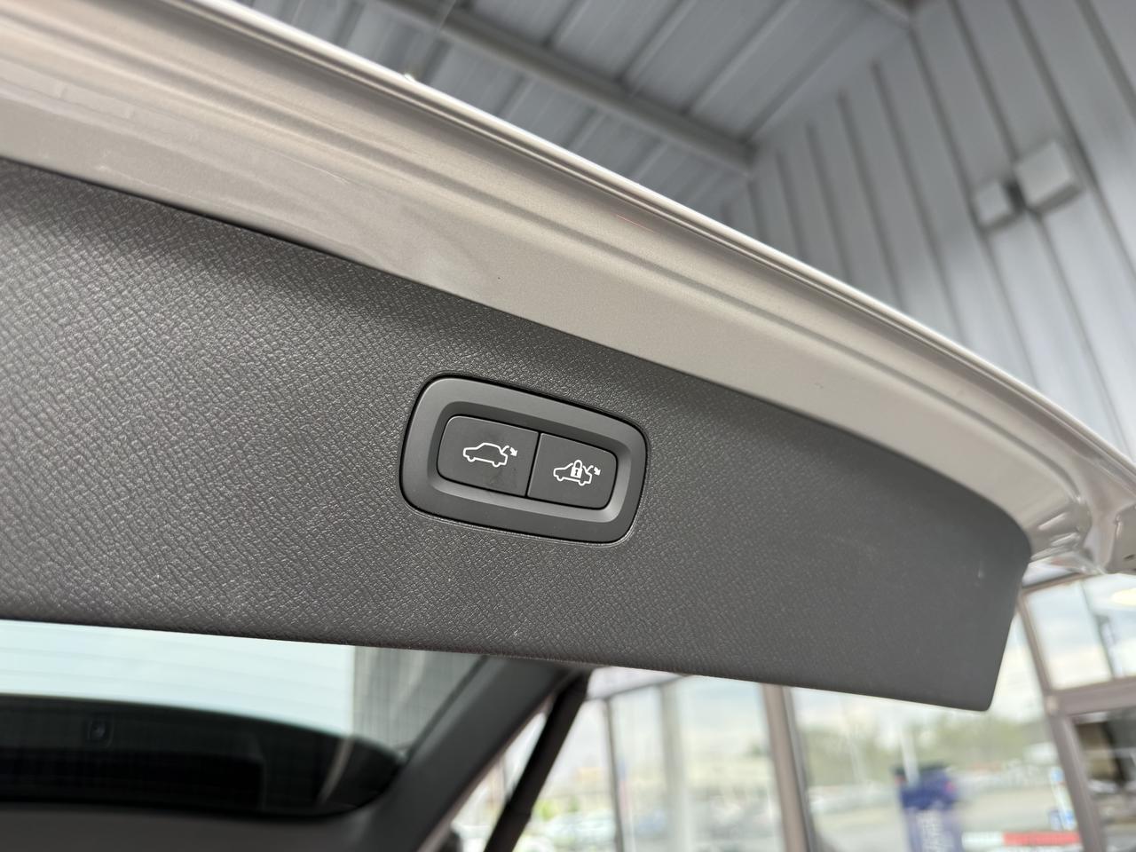 2024 Volvo XC90 Recharge Plug-In Hybrid Ultimate Bright Theme Knoxville TN