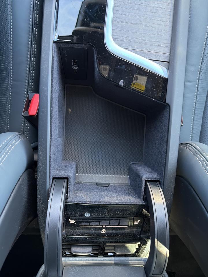 2024 Volvo XC90 Recharge Plug-In Hybrid Ultimate Bend OR