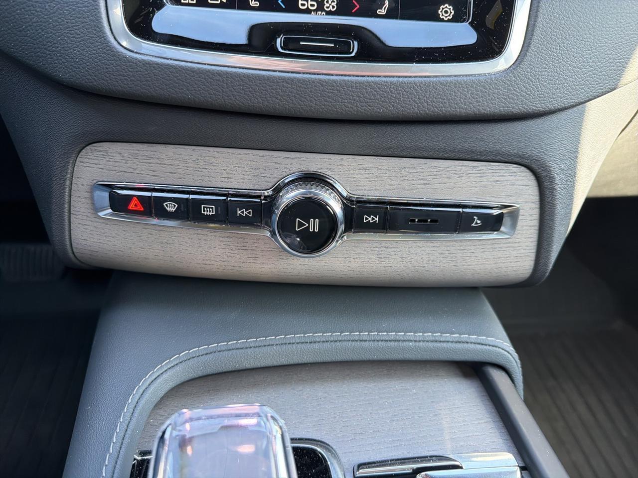 2024 Volvo XC90 Recharge Plug-In Hybrid Ultimate Bend OR