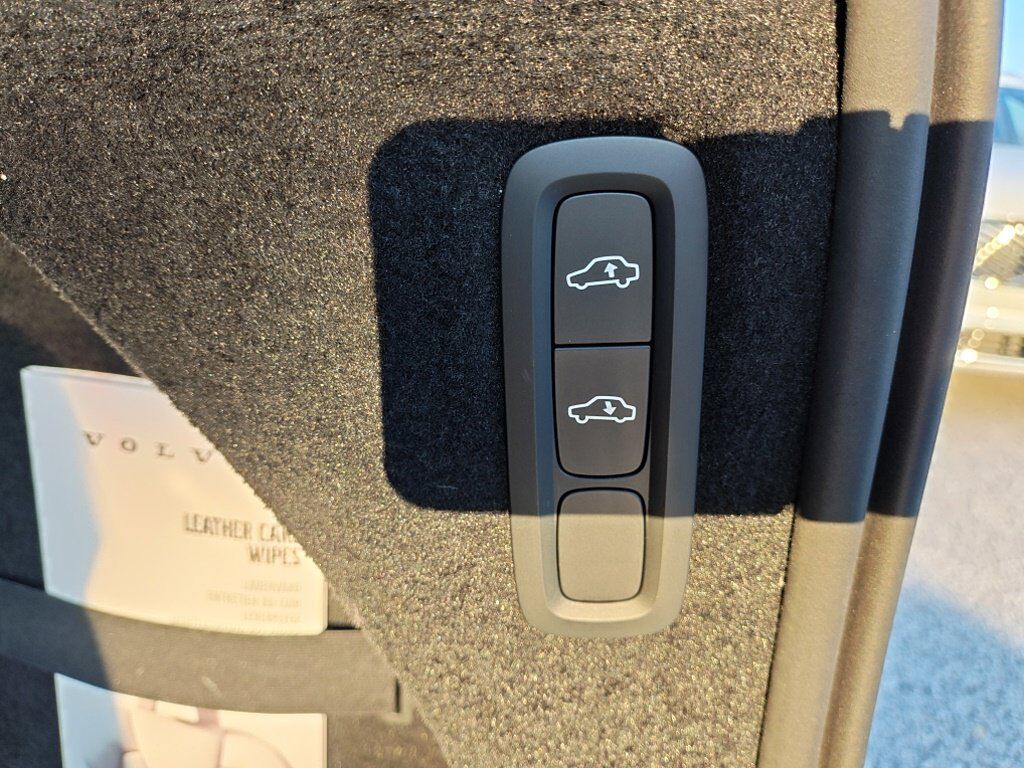 2024 Volvo XC90 Recharge Plug-In Hybrid Ultimate Hunt Valley MD
