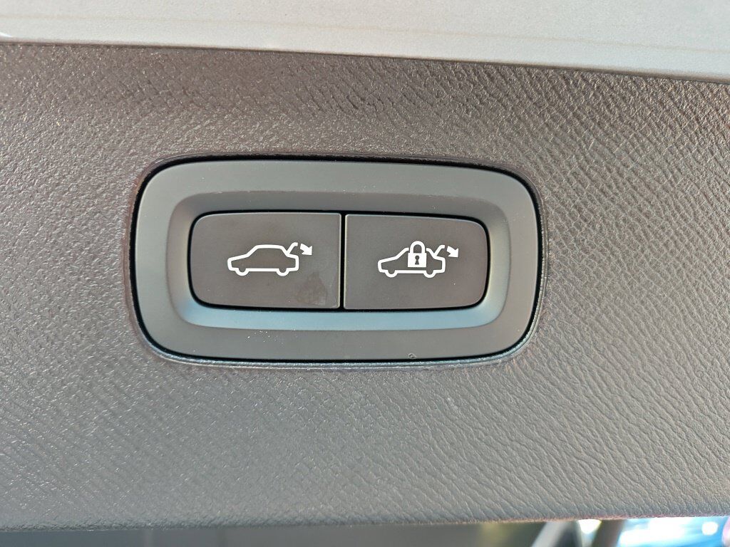 2024 Volvo XC90 Recharge Plug-In Hybrid Ultimate Hunt Valley MD