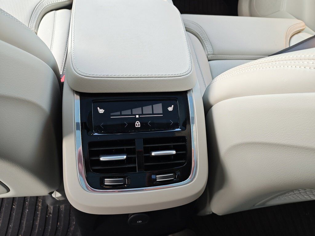 2024 Volvo XC90 Recharge Plug-In Hybrid Ultimate Hunt Valley MD
