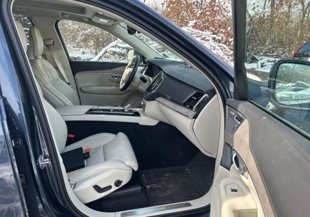 2024 Volvo XC90 Recharge T8 AWD PHEV Hybrid ULTIMATE w/Bowers &amp; Wilkins, Center Walk Seating, Pi Portland OR